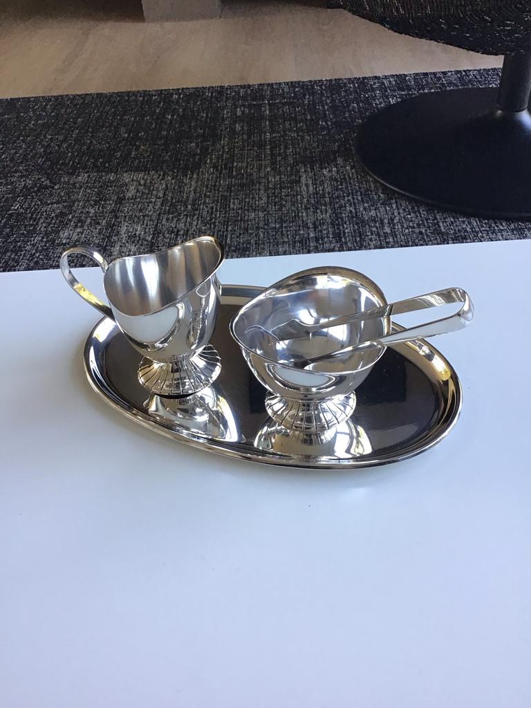 Douwe Egberts Vierdelig verzilverd Roomstel met Dienblaadje, Huis en Inrichting, Woonaccessoires | Etagères, Ophalen of Verzenden