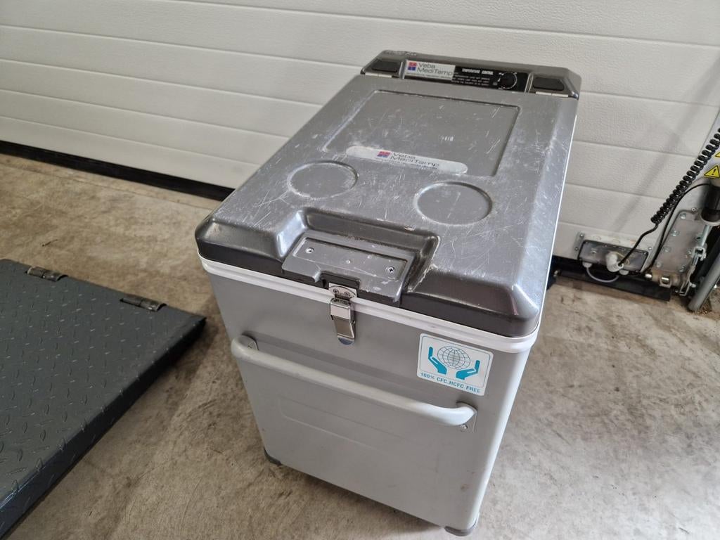 Veba Meditemp koelbox 230v / 12v, Caravans en Kamperen, Ophalen of Verzenden, Zo goed als nieuw, Elektrisch