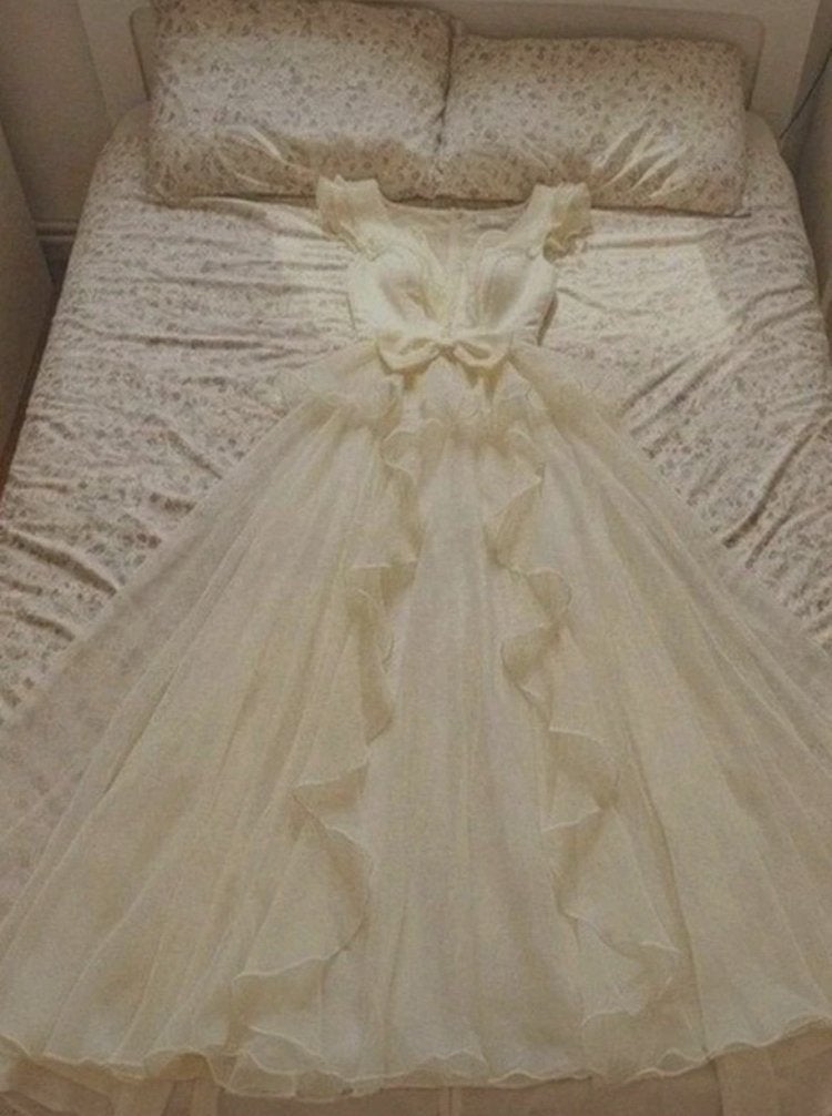 Prachtige ivoorkleurige galajurk, Kleding | Dames, Trouwkleding en Trouwaccessoires, Ophalen of Verzenden, Zo goed als nieuw, Trouwjurk