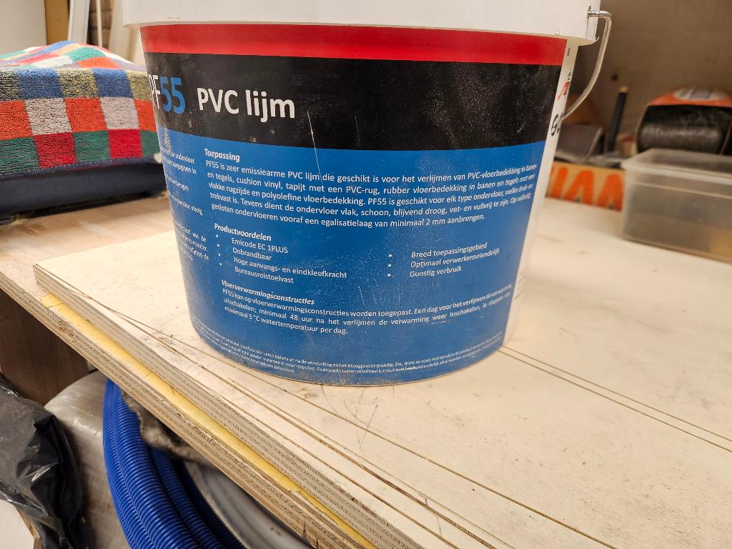 Pvc lijm 1 emmer, Ophalen, Zo goed als nieuw, 25 tot 50 m², Overige typen