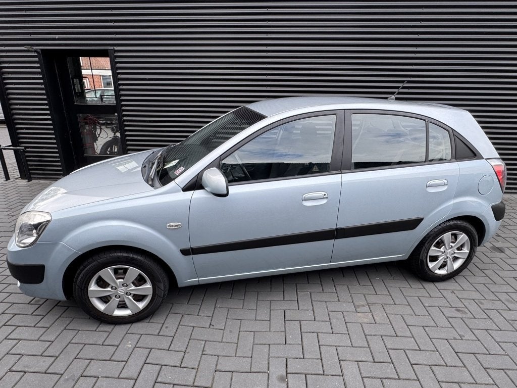 Kia Rio 1.4 All Stars 2008| BLAUW| 5DRS| AUTOMAAT| AIRCO|, Auto's, Kia, Automaat, Gebruikt, Metallic lak, 4 cilinders