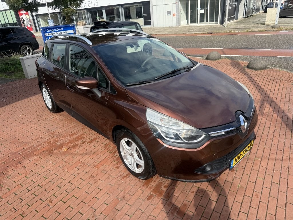 Foto 8 van Renault Clio Estate 0.9 TCe Authentique airco navi trekhaak