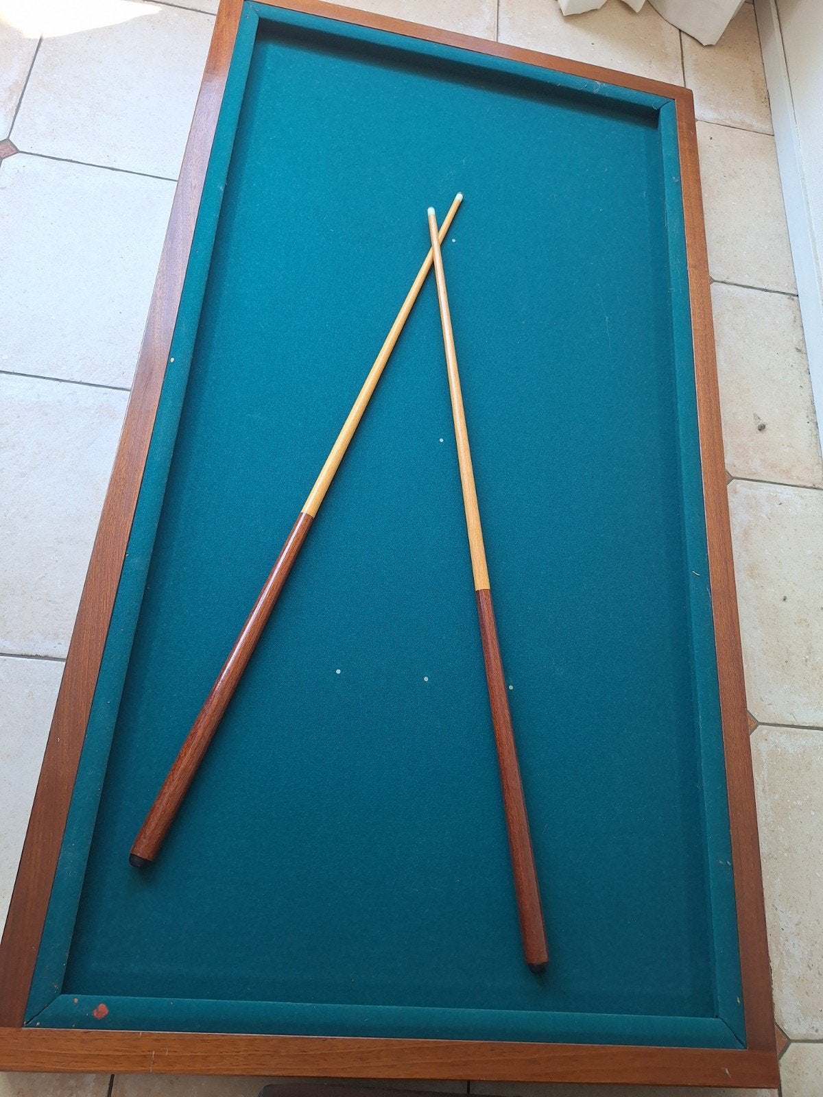 Gratis tafelbiljart met 4 keuen en ballen, Sport en Fitness, Ophalen, Gebruikt, Biljarttafel