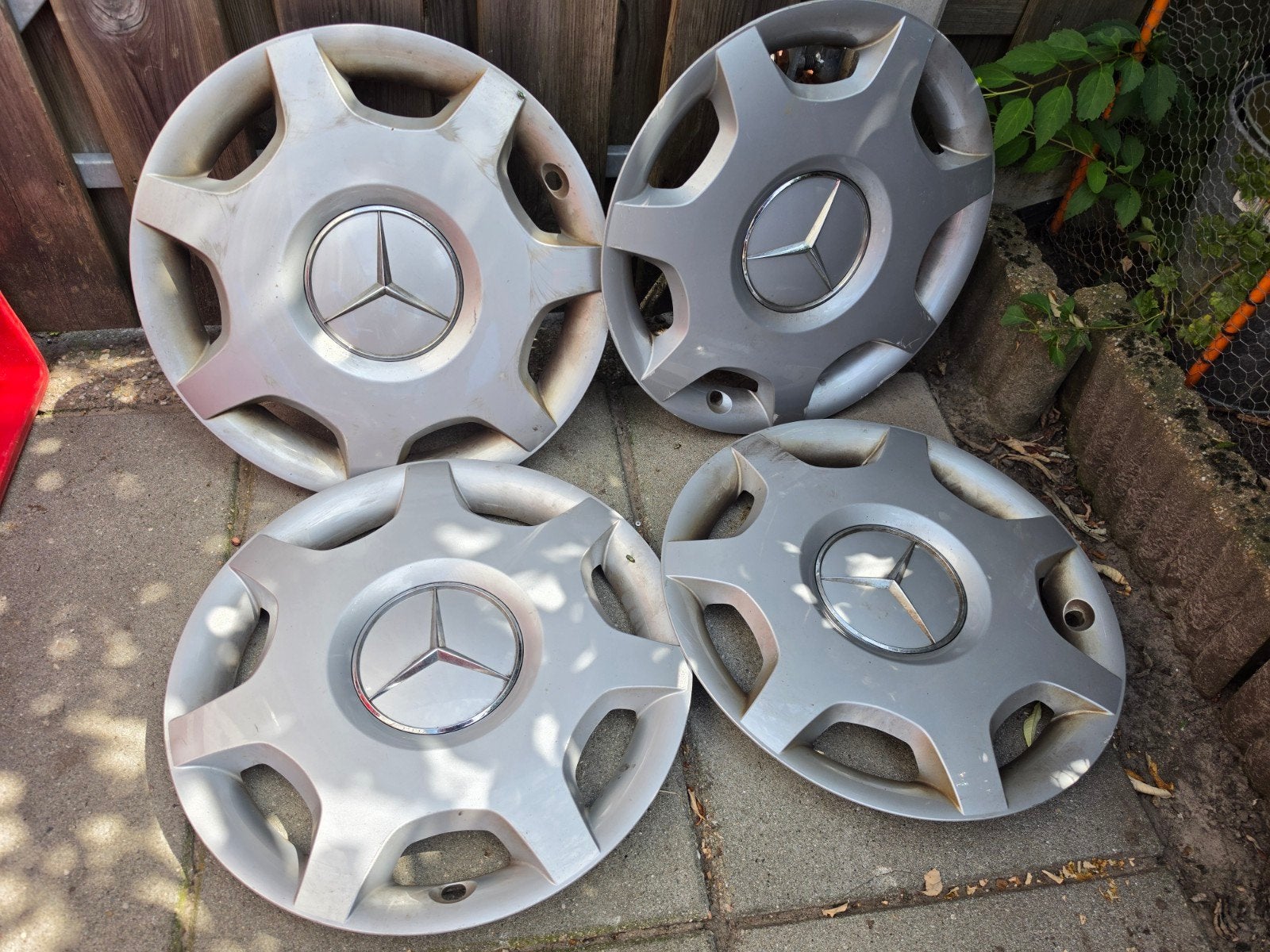 Te koop een setje Mercedes wieldoppen  16 inch, Auto diversen, Wieldoppen, Ophalen, Gebruikt