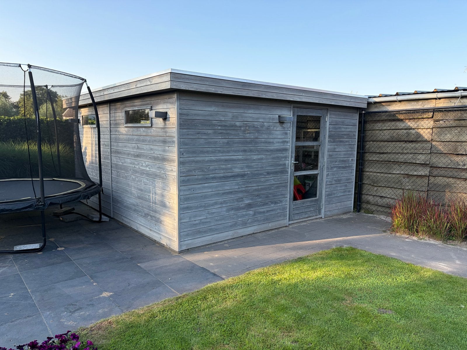 Ruim en modern tuinhuis met 3 ramen en deur, Tuin en Terras, Tuinhuizen, Ophalen, Gebruikt, 250 tot 500 cm, 400 cm of meer