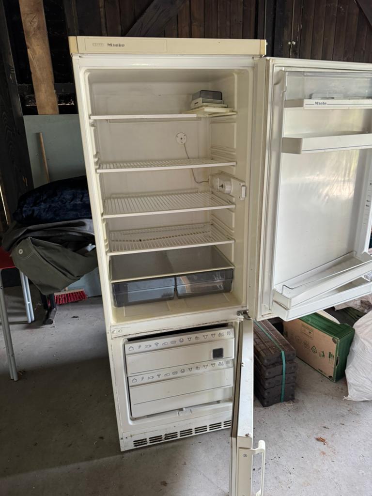 Miele Koelkast met 2 Vriesvakken - Gebruikt, Witgoed en Apparatuur, Ophalen, Gebruikt, 200 liter of meer, 60 cm of meer