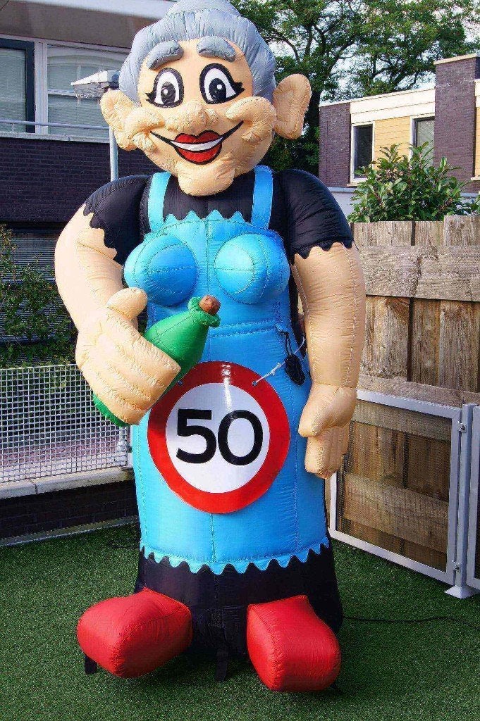 Sarah Cartoon opblaasfiguur te huur / huren, 3 m., Hobby en Vrije tijd, Feestartikelen | Verhuur, Ophalen of Verzenden, Zo goed als nieuw