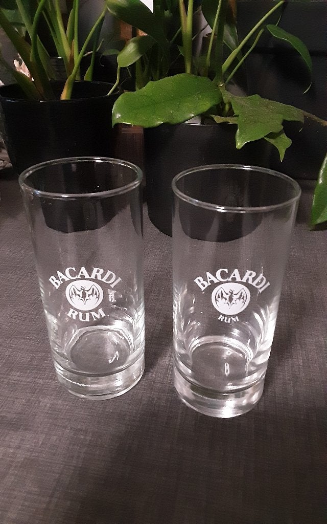 BACARDI rum glazen, 2 stuks (#9), Ophalen of Verzenden, Zo goed als nieuw, Borrel- of Shotglas