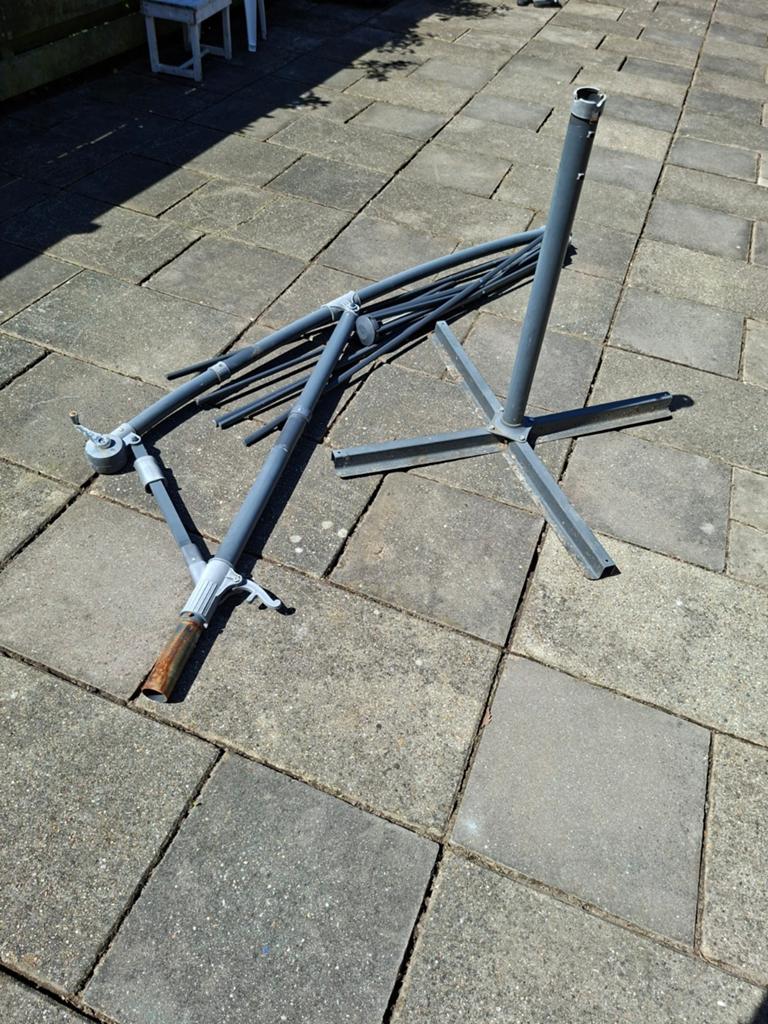 Oud ijzer van parasol gratis ophalen, Ophalen, Gebruikt, Minder dan 1 meter, Parasolvoet