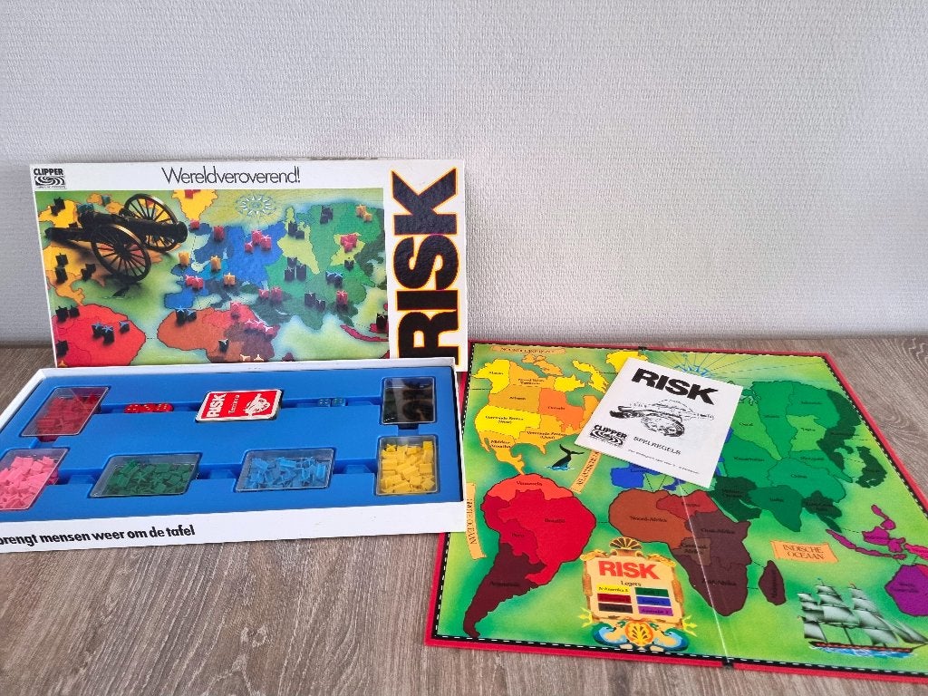 het spel Risk   ( wereld veroverend ) als nieuw ., Ophalen of Verzenden, Zo goed als nieuw, Clipper