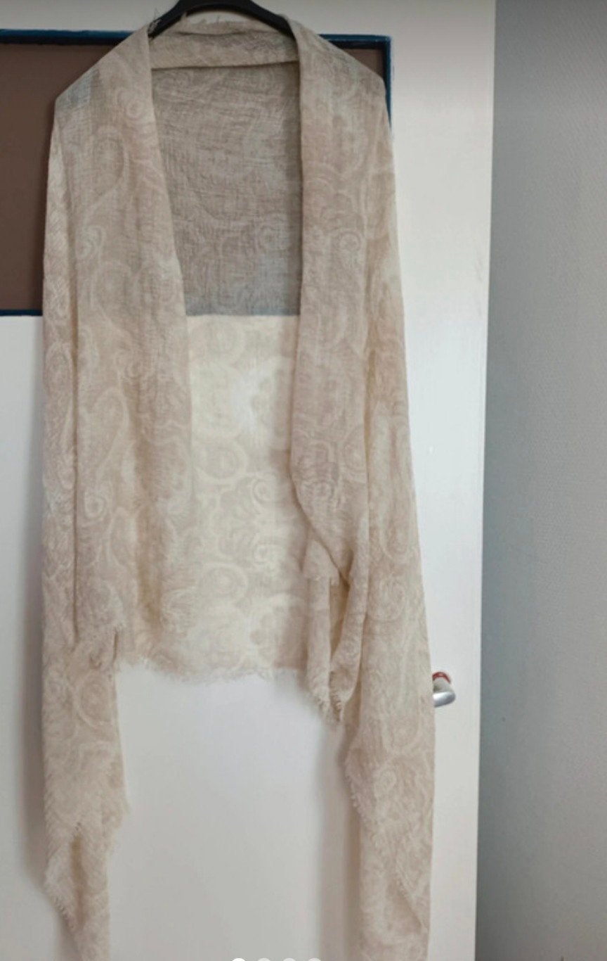 Lichtbeige sjaal met paisley patroon, Onbekend, Ophalen of Verzenden, Zo goed als nieuw, Sjaal