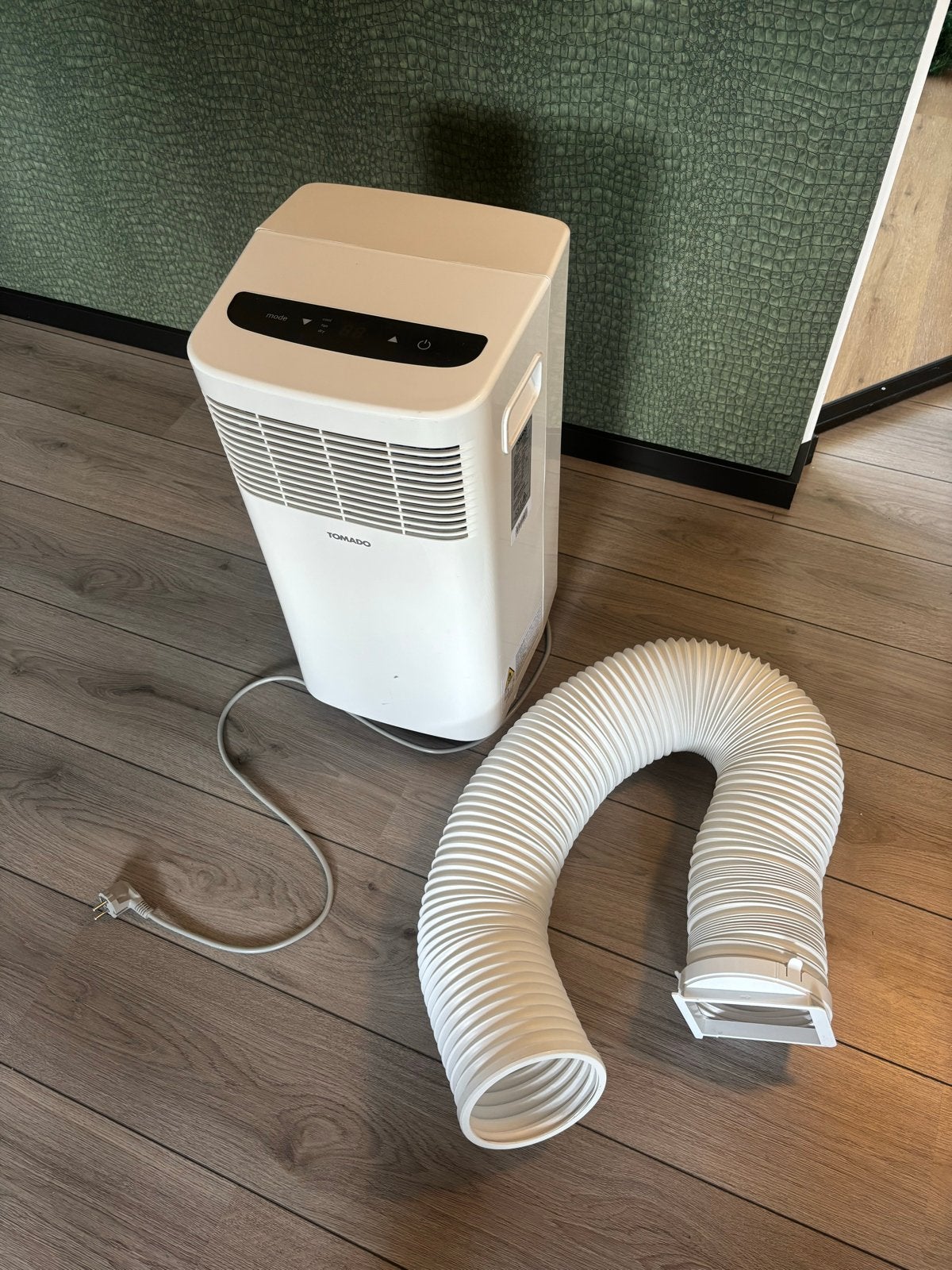 Tomado Mobiele Airco TMA700W/01 - 7000 BTU (2.0 kW), Ophalen, Gebruikt, Minder dan 60 m³, 3 snelheden of meer