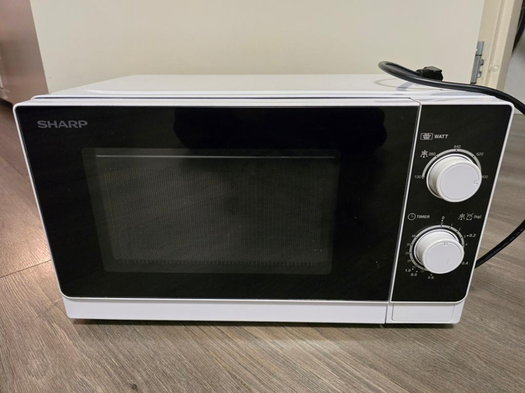 Sharp Magnetron - Wit, Compact en Gebruiksvriendelijk, Minder dan 45 cm, Ophalen of Verzenden, Draaiplateau, Vrijstaand