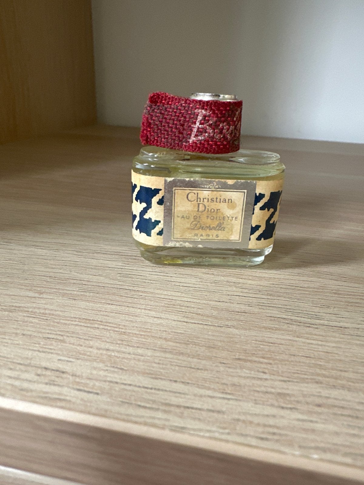 Vintage miniatuur parfumflesje Christian Dior Diorella, Sieraden, Tassen en Uiterlijk, Uiterlijk | Parfum, Ophalen of Verzenden