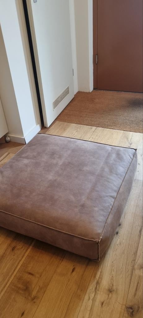 Nieuw stevig lederen vloerkussen taupe/cognac 80x80x20cm, Huis en Inrichting, Woonaccessoires | Kussens, Ophalen of Verzenden