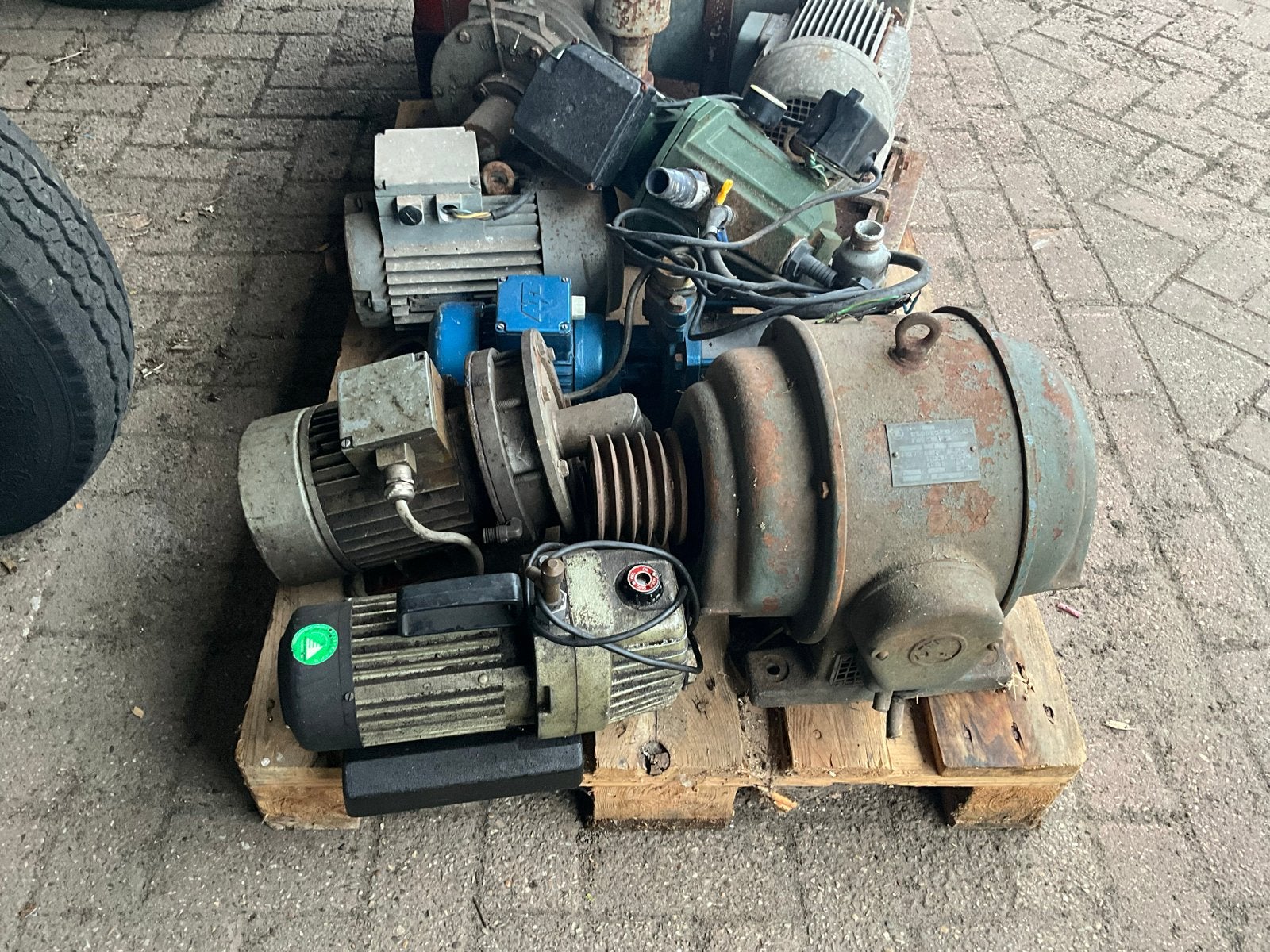 Diverse elektromotoren - Gebruikt, Doe-het-zelf en Verbouw, Ophalen, Gebruikt, Elektromotor