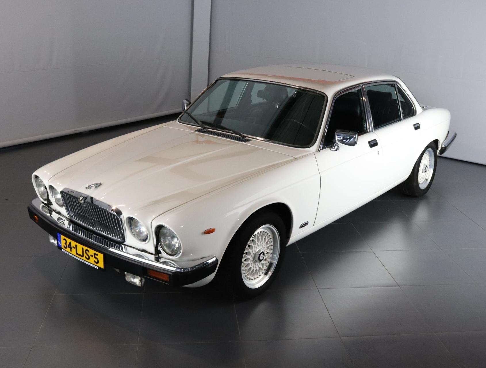 Jaguar Sovereign 5.3 V12 HE Sovereign, Auto's, Automaat, Zwart, Wit, Leder
