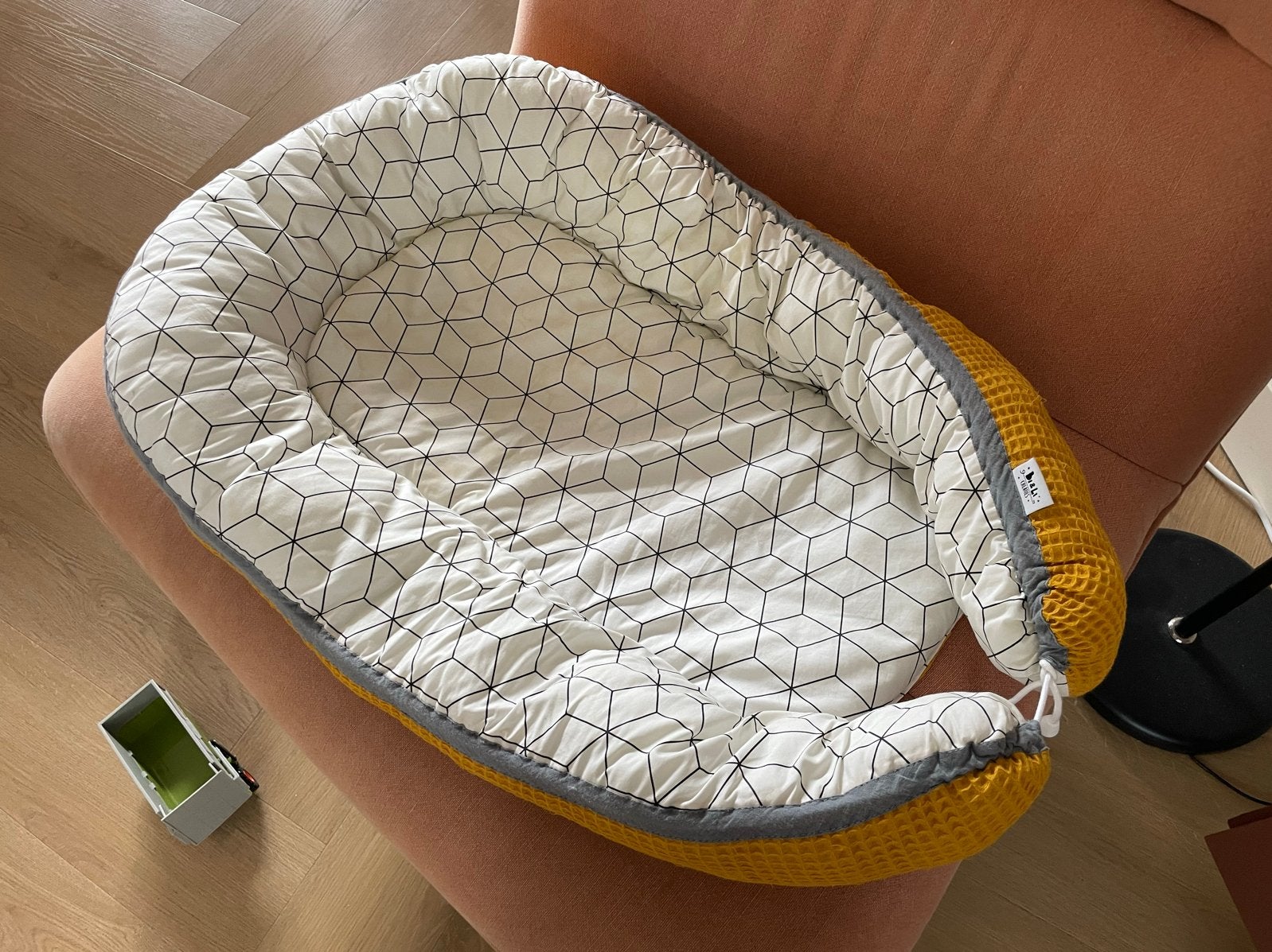 Babynestje wafelstof geel met geometrisch patroon, Ophalen, Zo goed als nieuw