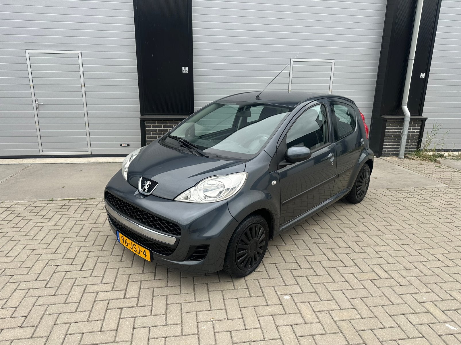 Peugeot 107 | 5DRS | Airco | NAP | Nw APK + Grote beurt, Voorwielaandrijving, Metallic lak, 4 stoelen, 68 pk