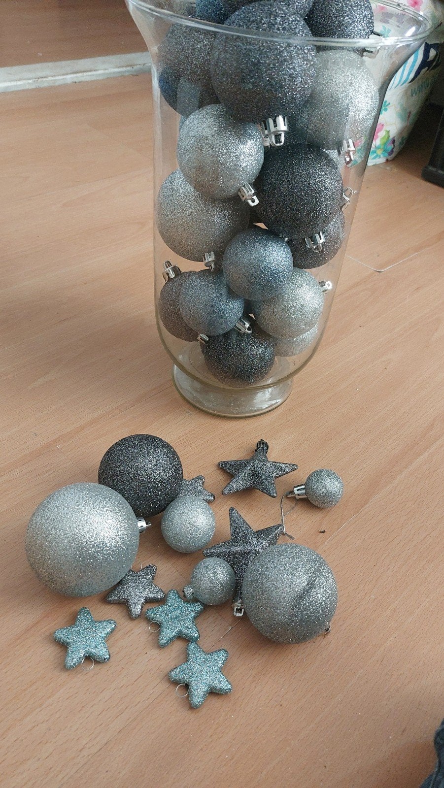 te koop vaas en kerstballen, Diversen, Ophalen of Verzenden