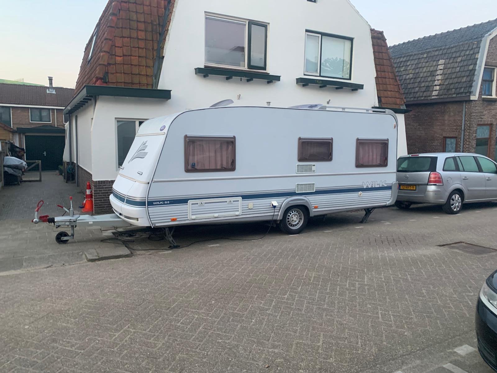 Caravan Wilk s530, Rondzit, Koelkast, Particulier, 4 tot 5 meter