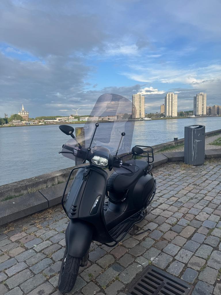 Vespa Sprint 2017 50cc snor, Ophalen, Zo goed als nieuw