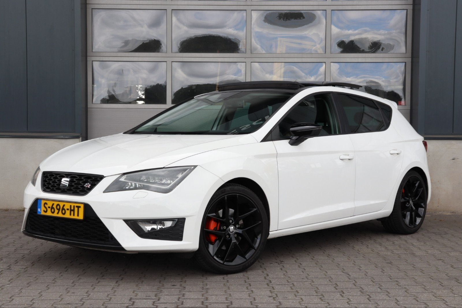 Seat Leon FR 1.4 TSI 90KW 2013 Wit, Auto's, Voorwielaandrijving, Zwart, 4 cilinders, Handgeschakeld