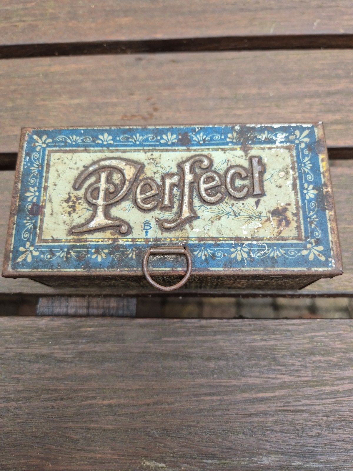 Antiek "Perfect" letterstempel blikje met houten drukletters, Antiek en Kunst, Antiek | Overige Antiek, Ophalen of Verzenden