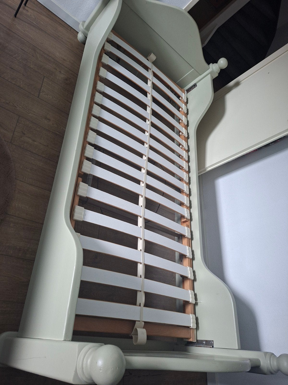 Massief grenen bed geverfd 90x200, Ophalen, Gebruikt, 90 cm, Eenpersoons