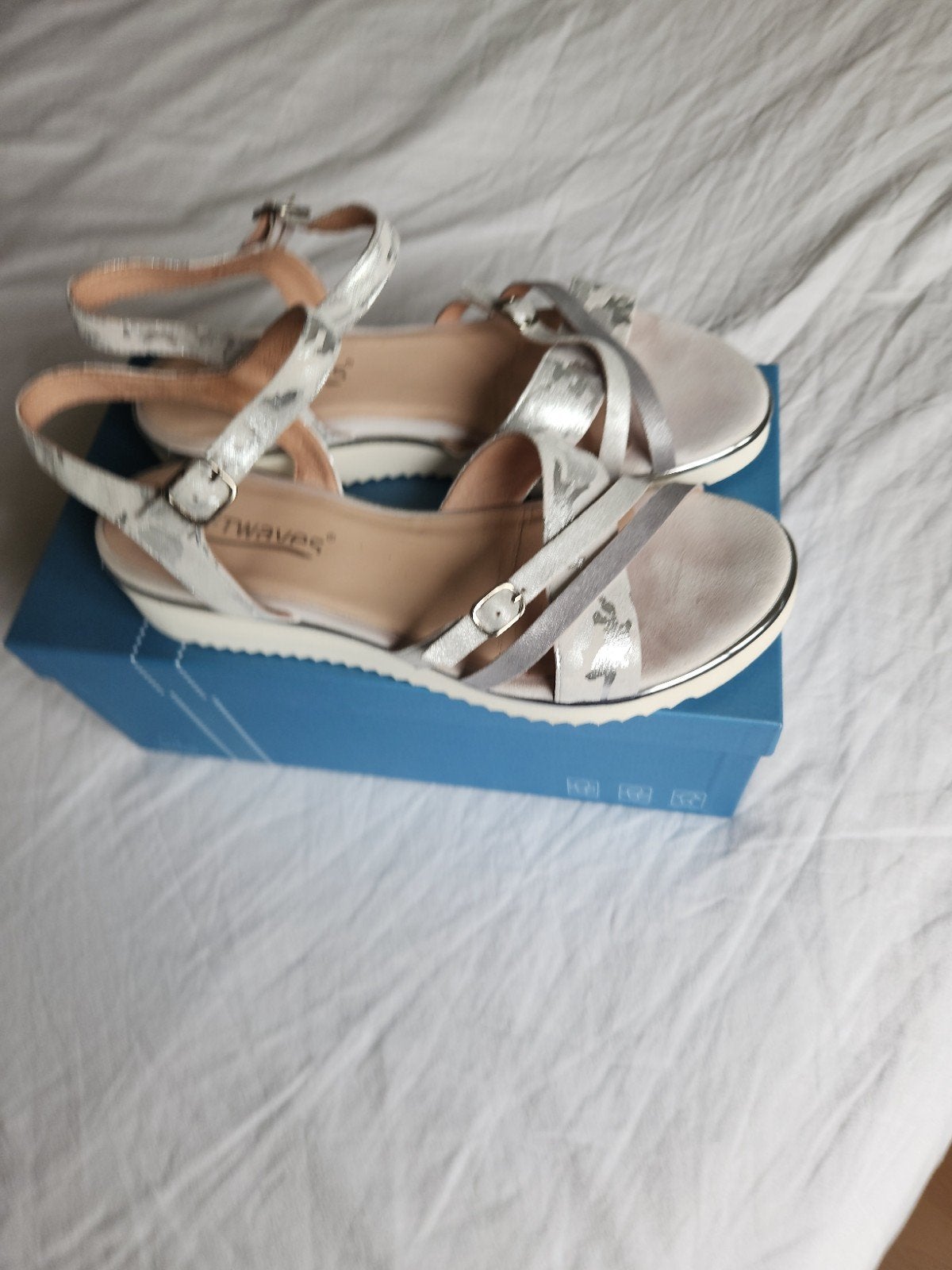 Nieuwe Softwaves sandalen  wit/zilver 43, Kleding | Dames, Wit, Nieuw, Softwaves, Sandalen of Muiltjes