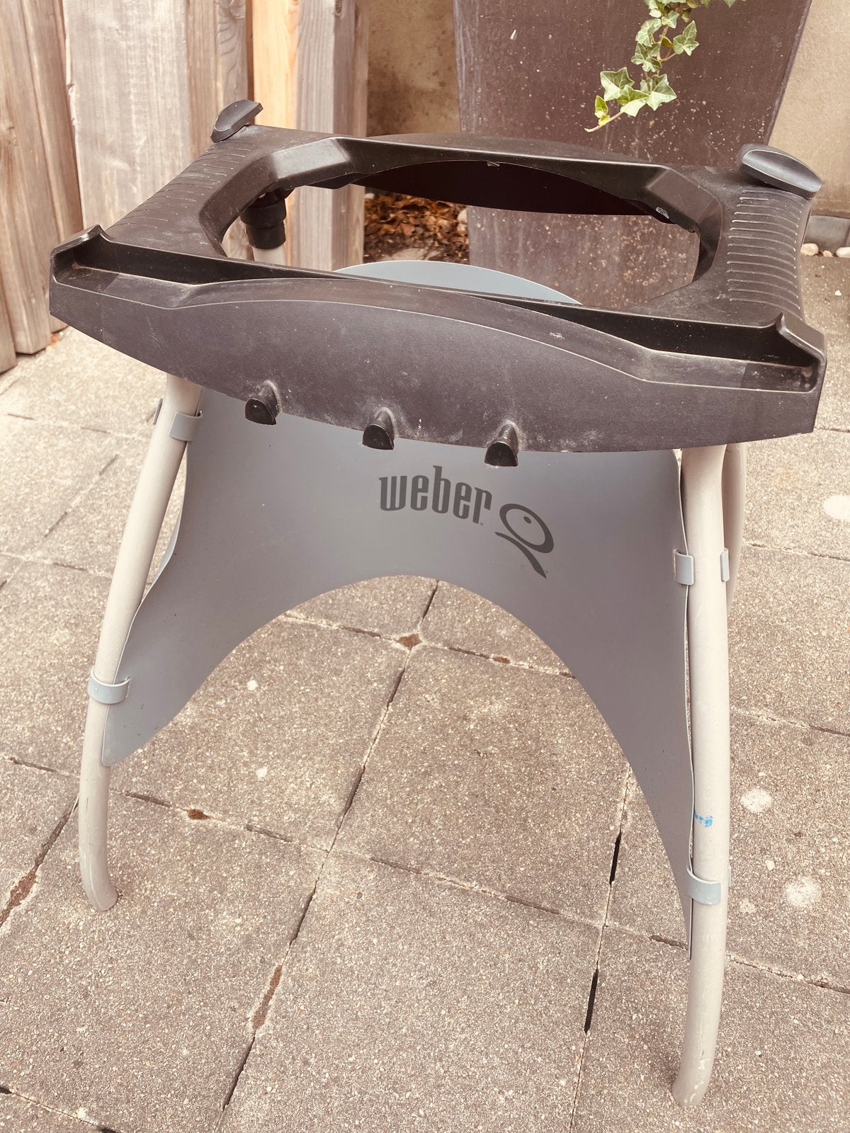 Weber onderstel Q1000 serie, Ophalen of Verzenden, Zo goed als nieuw