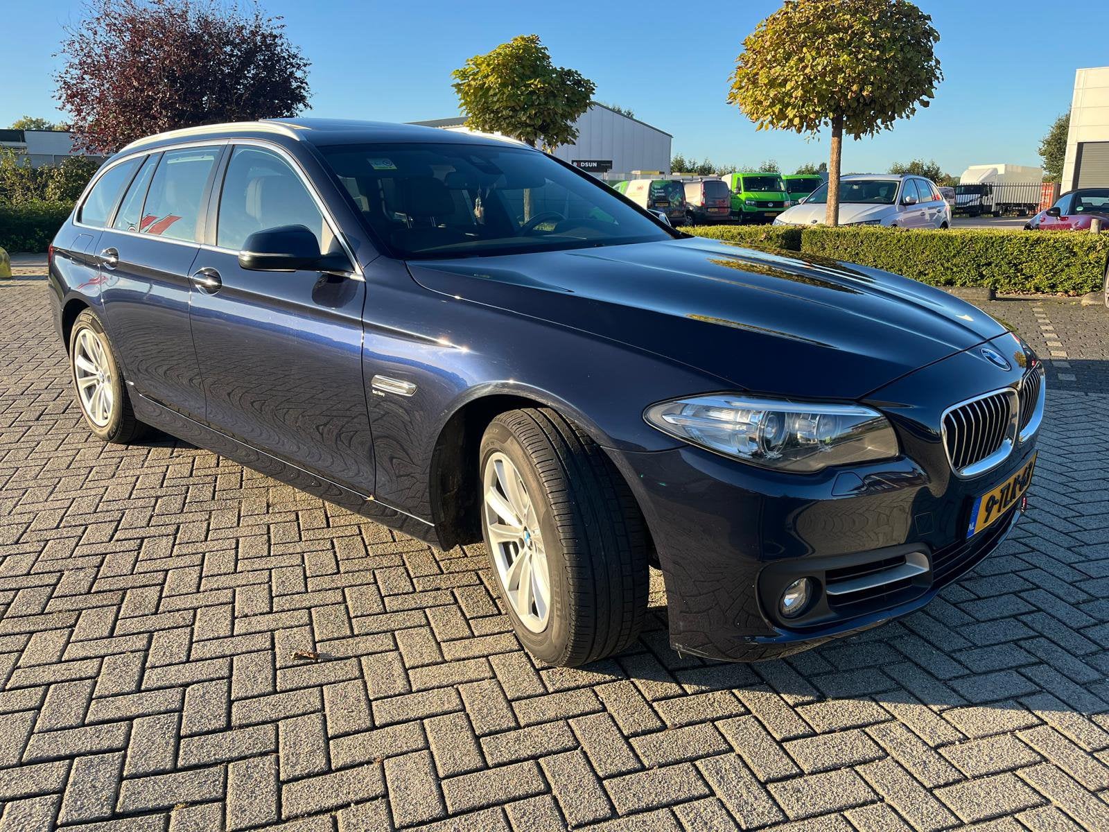 BMW 5-Serie 535I Xdrive 2e eigenaar dealer onderhouden, Auto's, Automaat, 2000 kg, Blauw, Origineel Nederlands