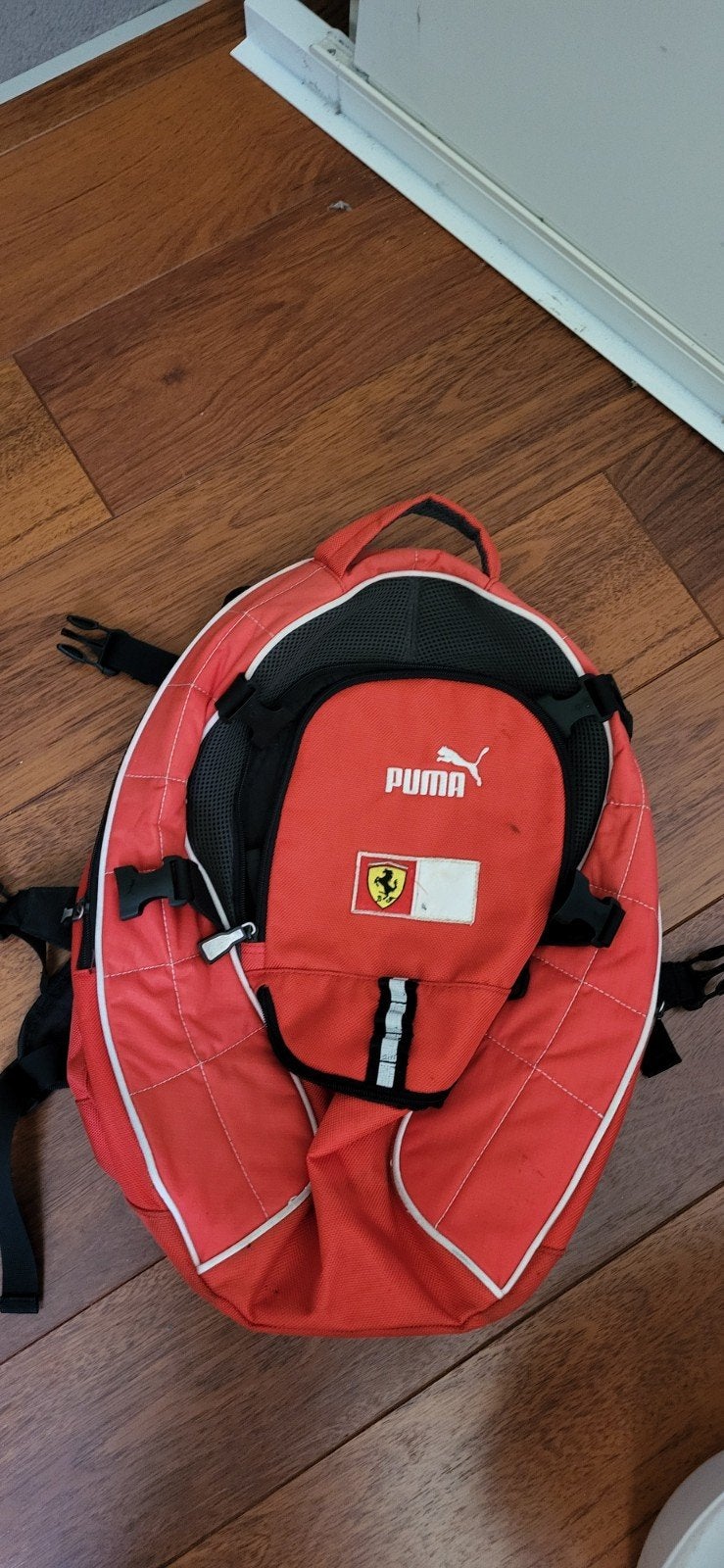 Puma Ferrari rugzak - Rood en zwart, Sieraden, Tassen en Uiterlijk, Overige merken, Gebruikt, 25 tot 40 cm, Ophalen of Verzenden