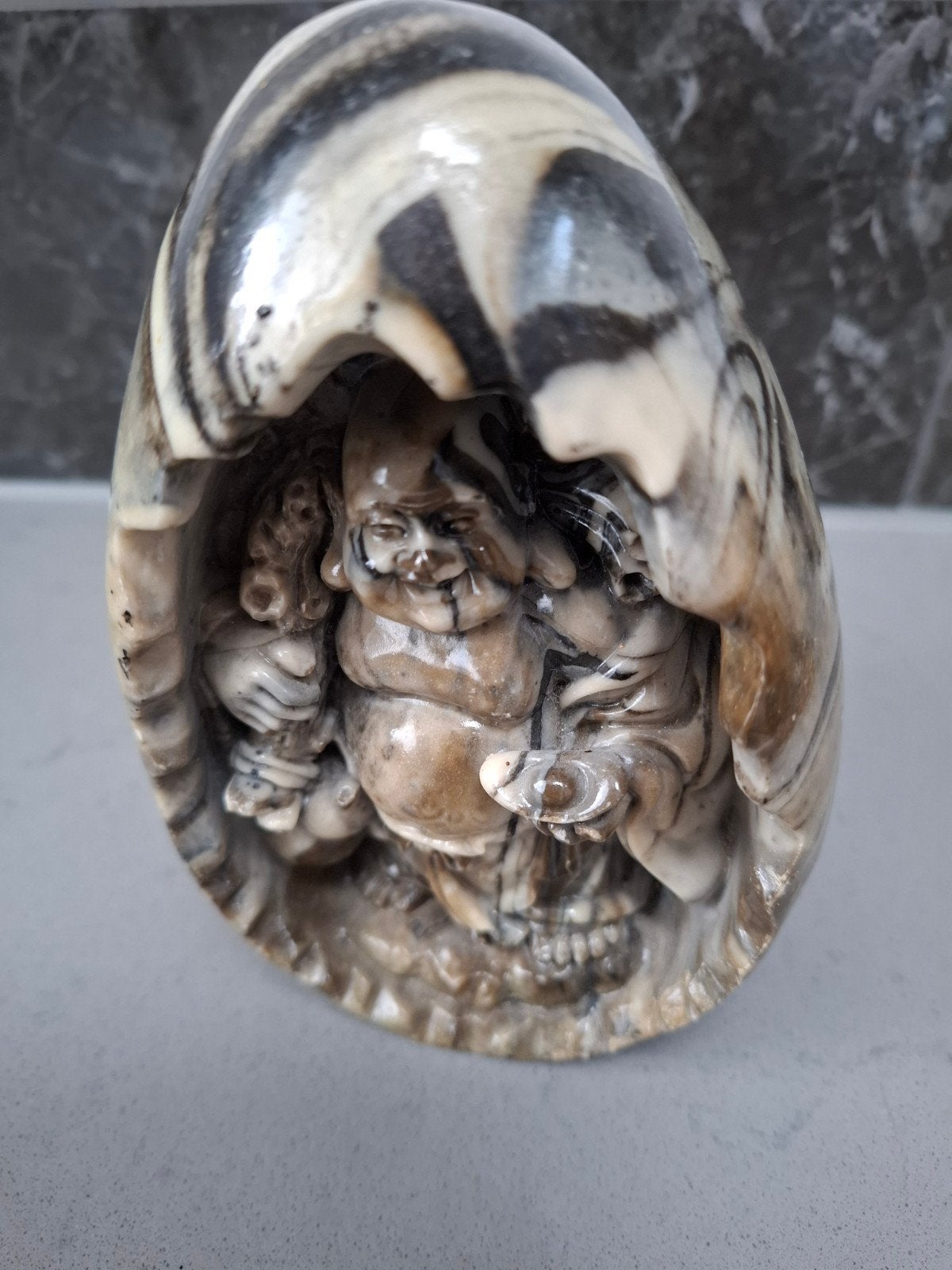 Boeddha beeldje in ei-vormige schelp - Uniek decoratiestuk, Ophalen of Verzenden, Zo goed als nieuw, Religie