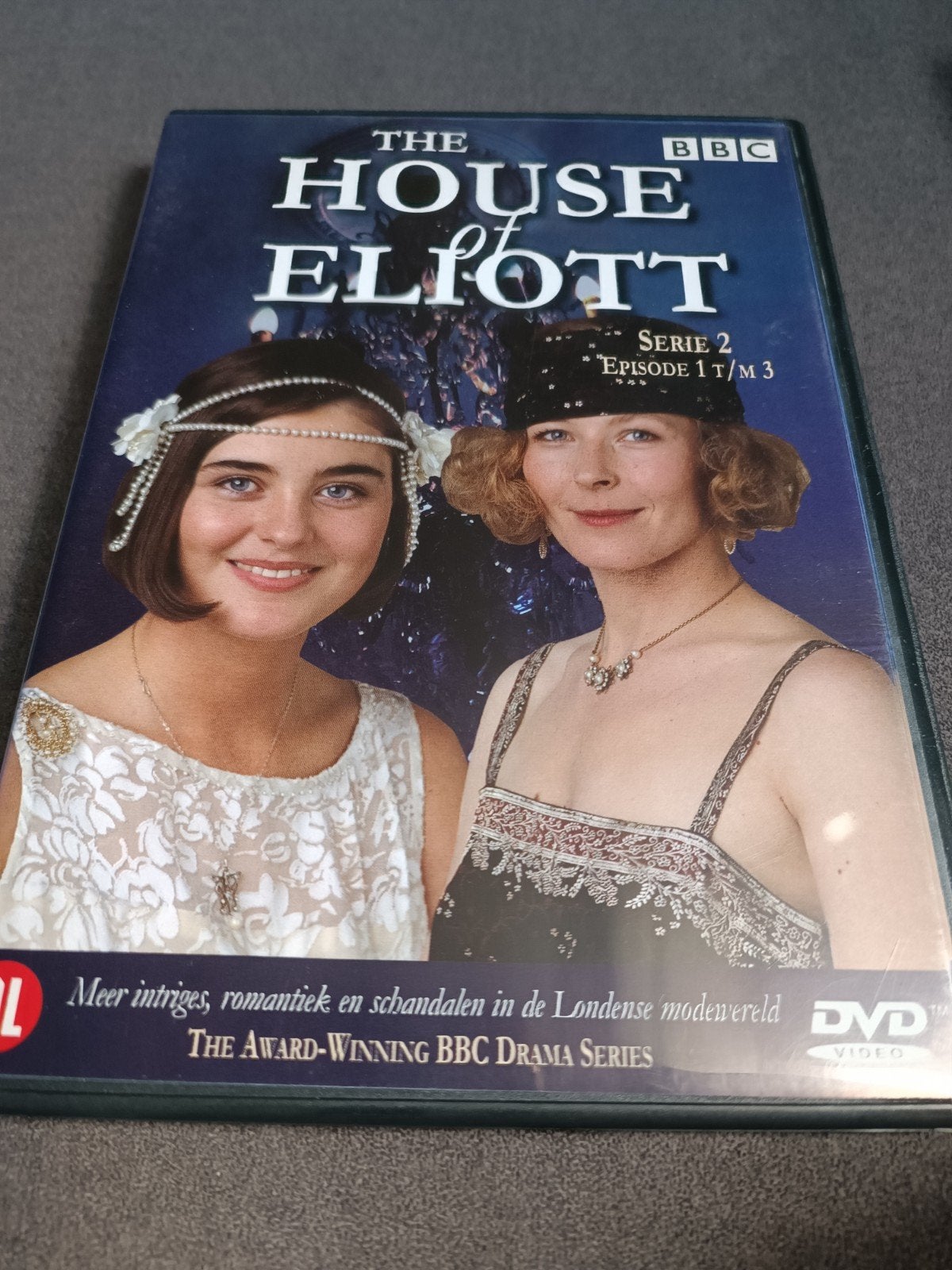 The house of Eliott seizoen 2 aflevering 1 t/m 3 - dvd, Vanaf 12 jaar, Ophalen of Verzenden, Zo goed als nieuw, Drama