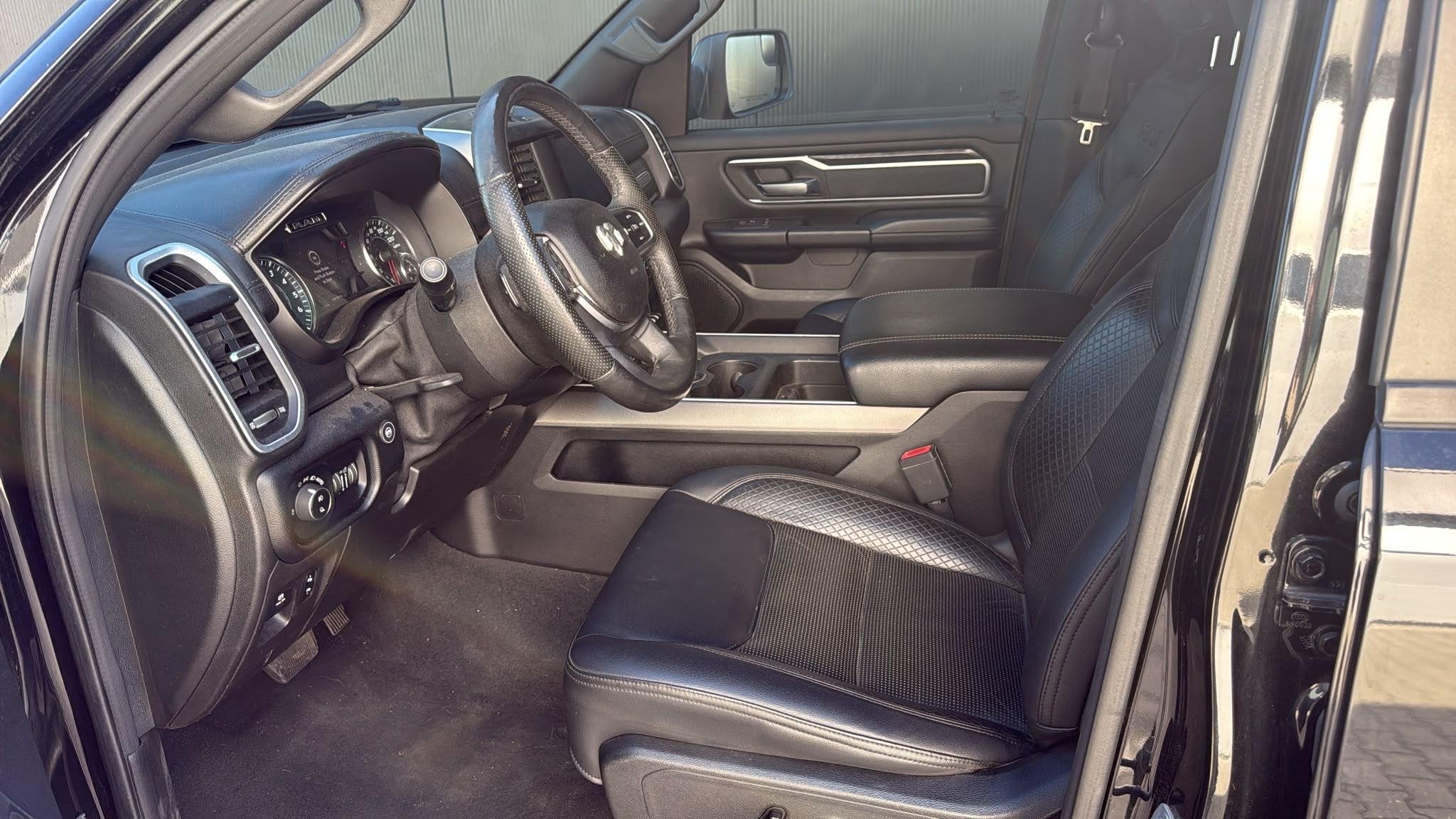 Dodge Ram 1500 4x4 Crew Cab LPG Marge (btw vrij) Blackout, Auto's, Automaat, Euro 6, 2640 kg, Zwart