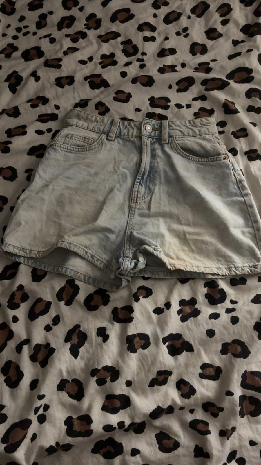 Lichtblauwe denim shorts van Primark, maat 36 (S), Kort, Blauw, Ophalen of Verzenden, Maat 36 (S)
