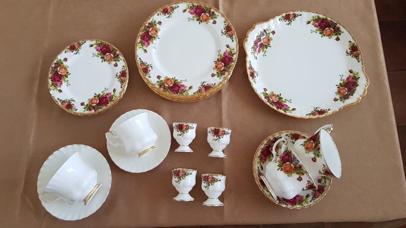 ROYAL ALBERT OLD COUNTRY ROSES   /  randjes echt bladgoud, Ophalen