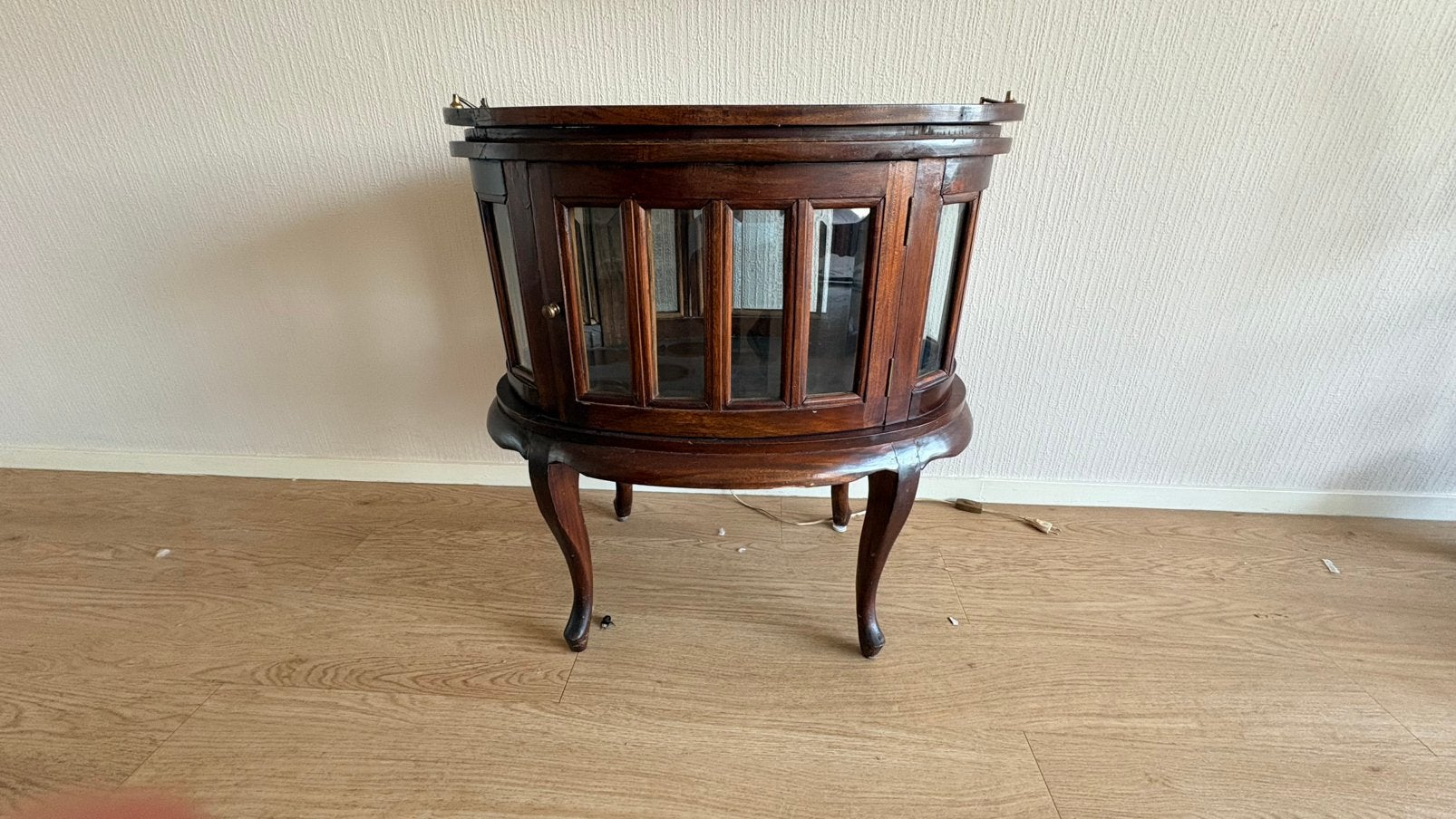 Vintage theekasje teak, Ophalen