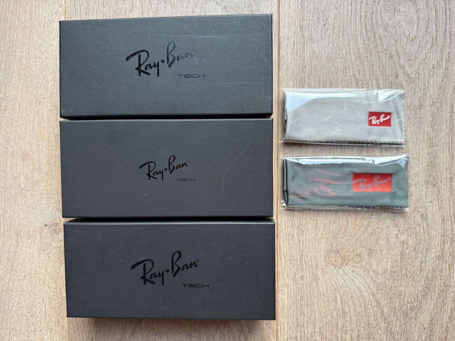 3 zwarte verpakkingsdoosjes & 2 brillen doekjes RAY-BAN Tech, Ophalen of Verzenden, Nieuw, Zwart, Ray-Ban