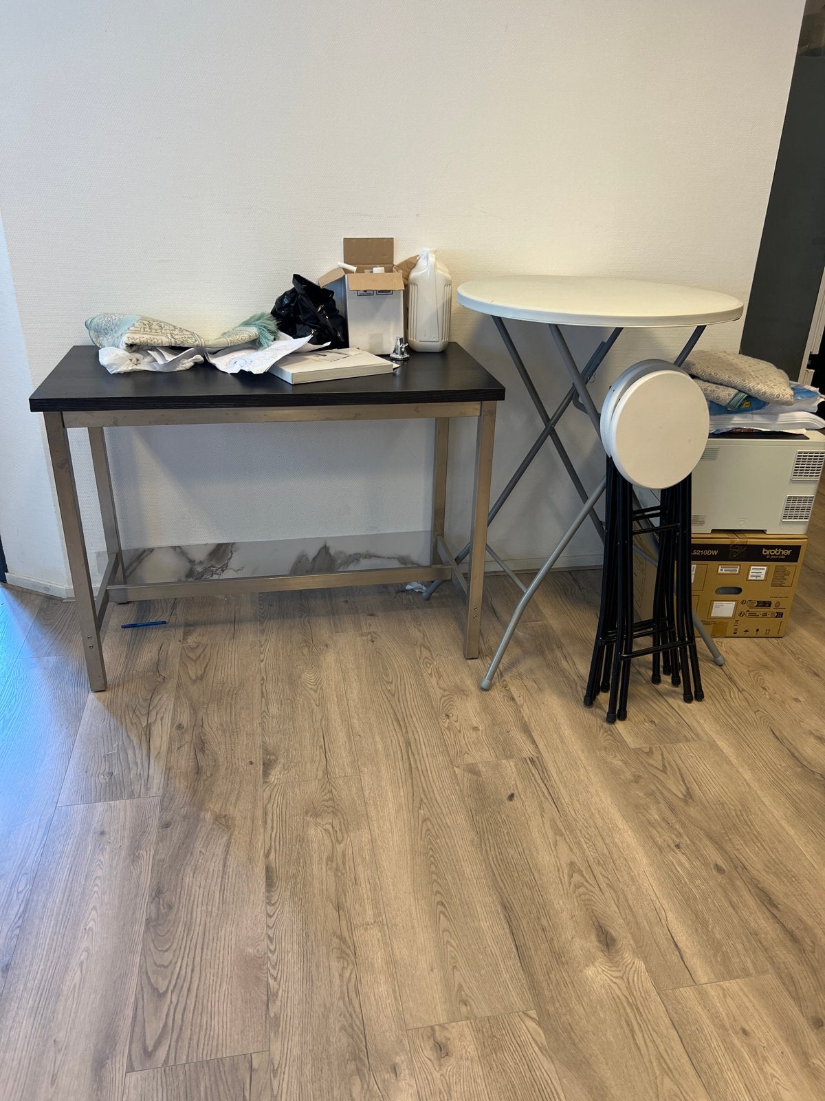 GRATIS Bureau en statafel met krukken, Huis en Inrichting, Tafels | Eettafels, Ophalen, Gebruikt, 100 tot 150 cm, Tot twee personen
