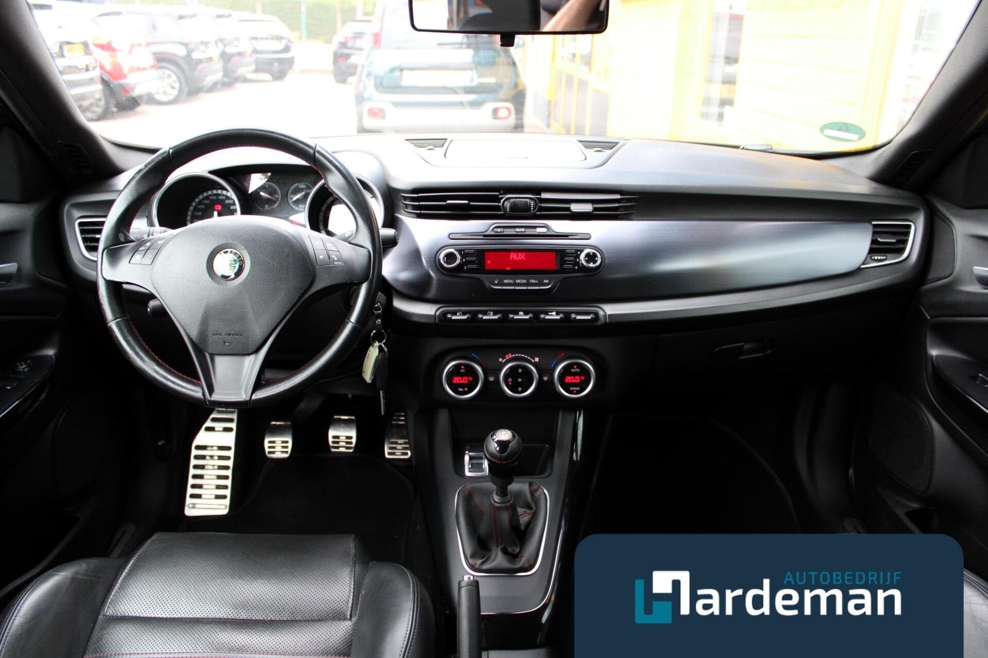 Alfa Romeo Giulietta 1.4 T Distinctive Leder Nwe. Distri, Auto's, Voorwielaandrijving, Euro 5, Gebruikt, 4 cilinders