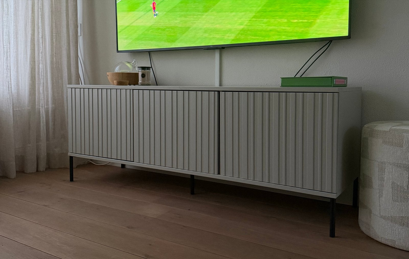 WOOOD Gravure TV-meubel - Dust, Ophalen, 150 tot 200 cm, Zo goed als nieuw, Minder dan 100 cm
