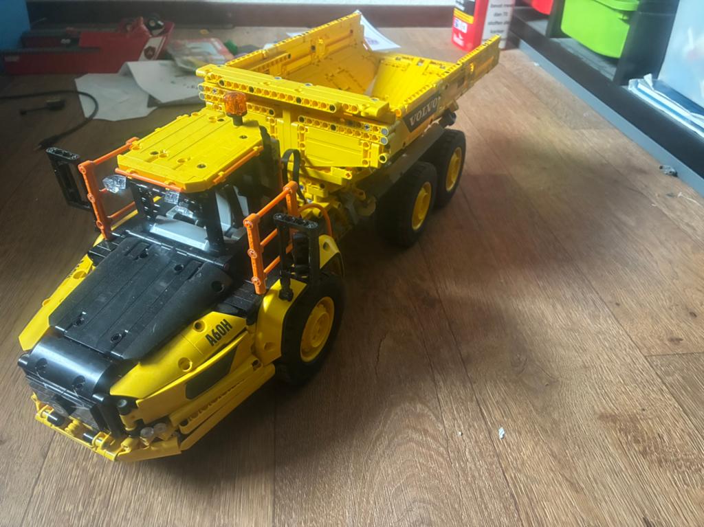 Lego Technic Volvo A60H Kiepwagen 42114 met doos en boekjes, Kinderen en Baby's, Speelgoed | Duplo en Lego, Ophalen, Zo goed als nieuw
