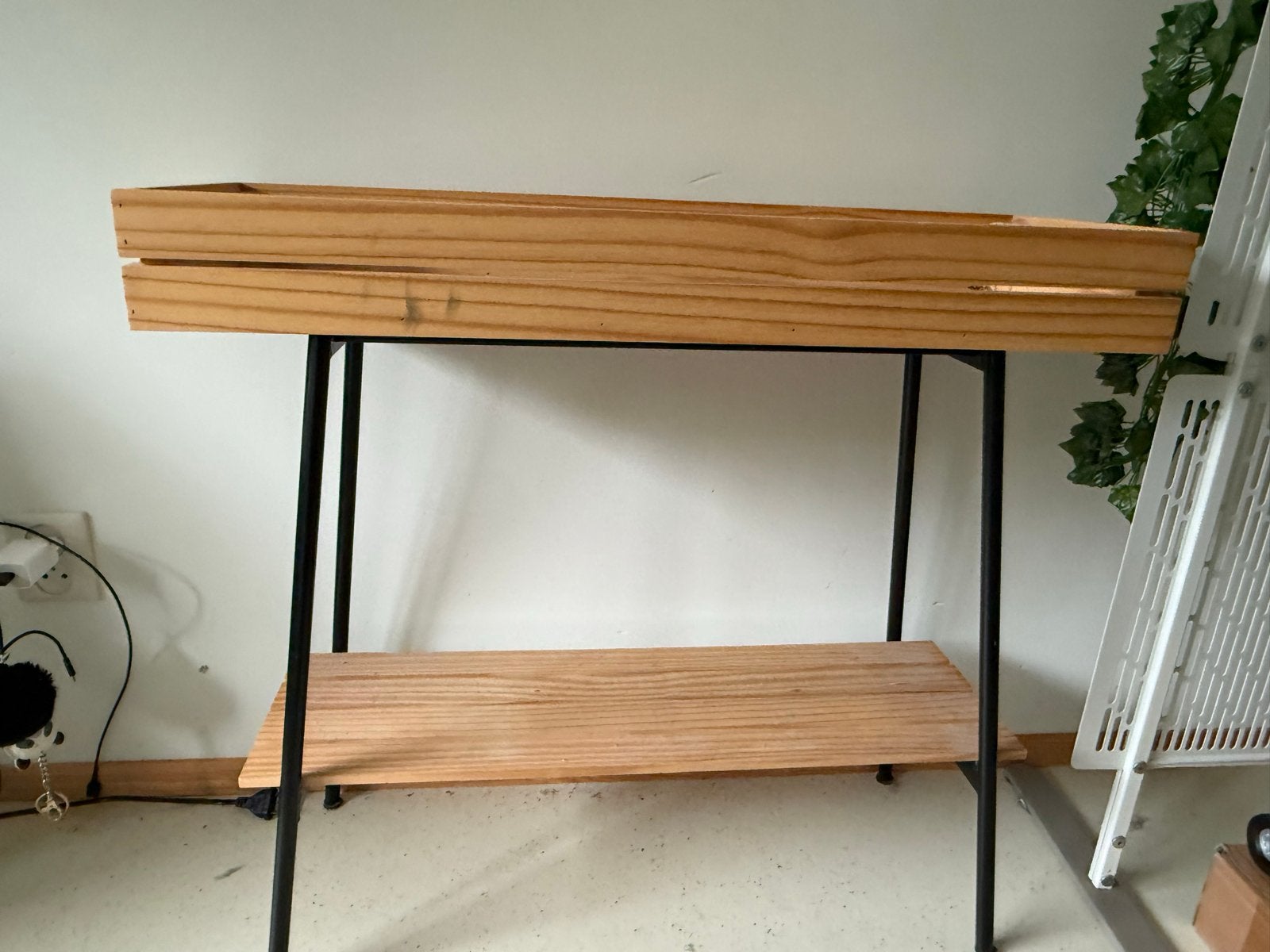Ikea plantentafeltje zgan met houten plank en kratje, Ophalen, Zo goed als nieuw, Rechthoekig, Hout
