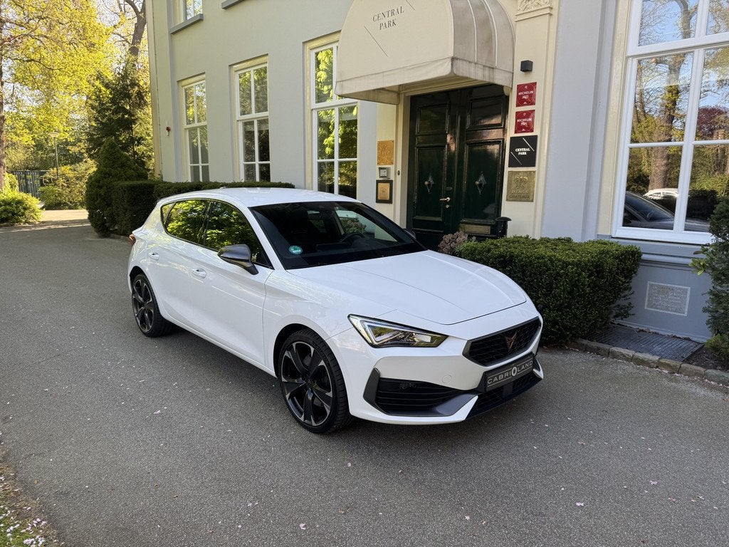 CUPRA Leon 1.4 e-Hybrid, Stuurwielverwarming, Sportstoelen, Auto's, Cupra, Gebruikt, 4 cilinders, Leon, Wit