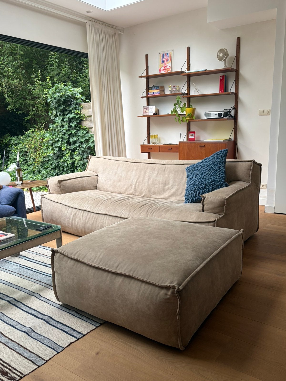 Beige suede 3-seater couch, Huis en Inrichting, Banken | Sofa's en Chaises Longues, Ophalen, 100 tot 125 cm, Driepersoons, Zo goed als nieuw
