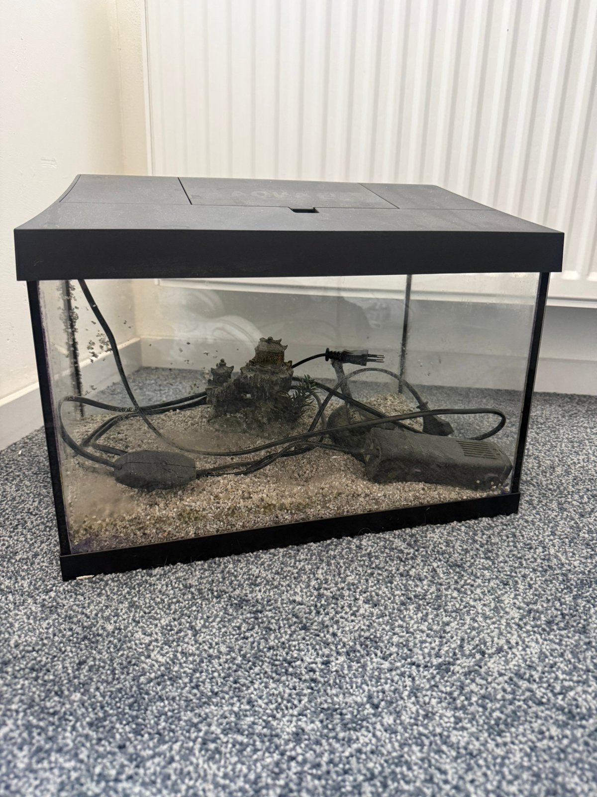 Vissenkom inclusief filterpomp en decoratie., Ophalen, Zo goed als nieuw, Leeg aquarium