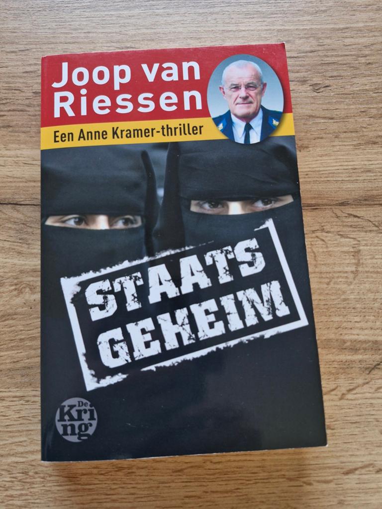 Joop van Riessen - Staatsgeheim, Boeken, Ophalen of Verzenden, Zo goed als nieuw, Joop van Riessen