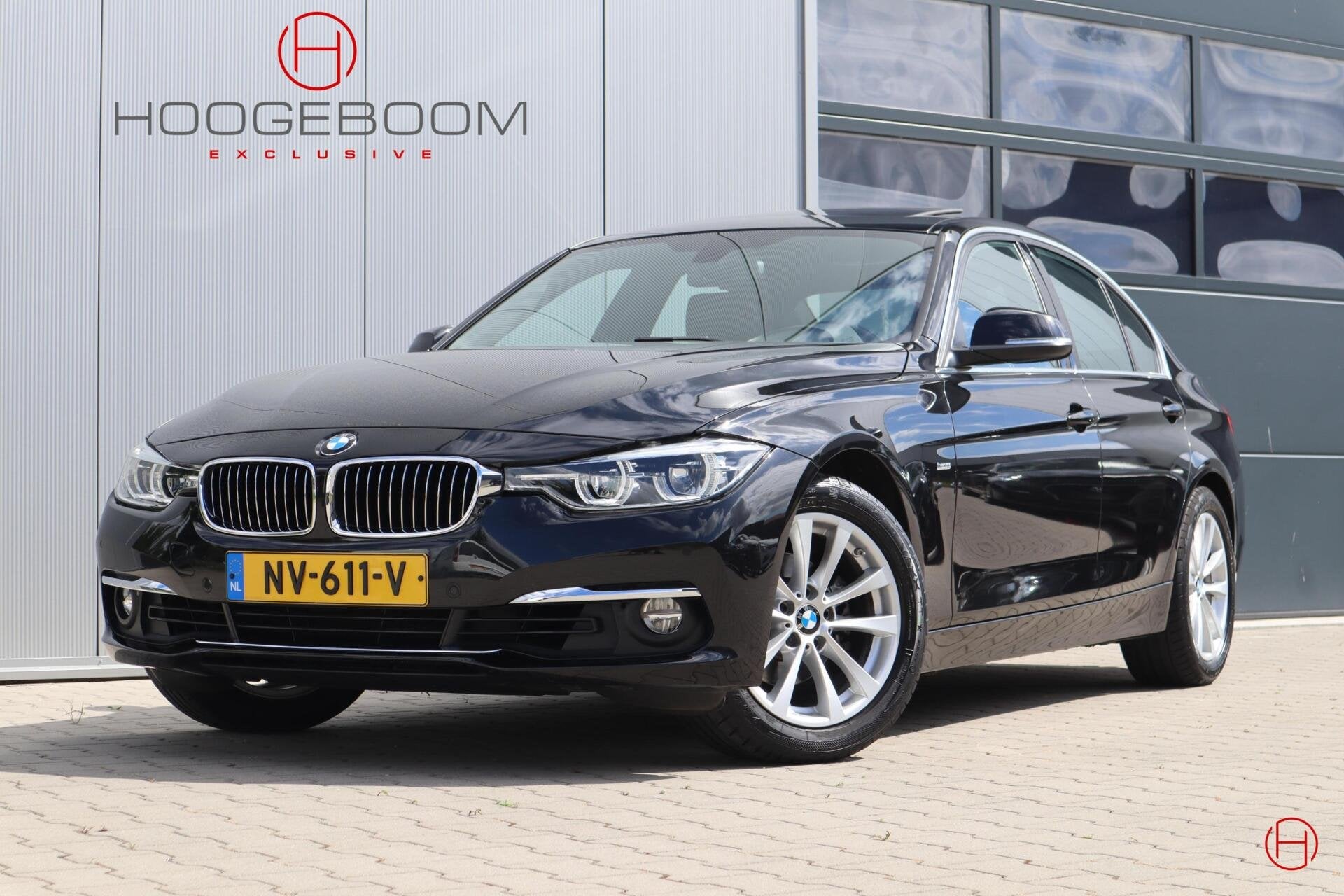 BMW 320i Luxury Line / Panoramadak / Sportstoelen / Leder /, Automaat, 1998 cc, Achterwielaandrijving, Euro 6